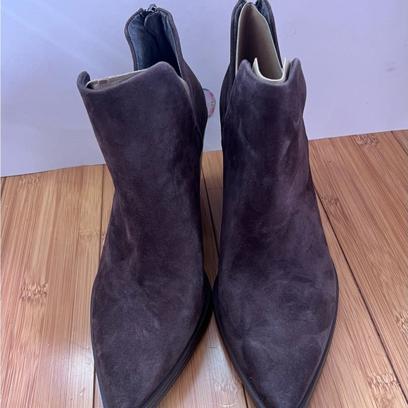 Vince Camuto Gigietta Women's Suede Ankle Boots - Dark Brown Size 7.5 - Picture 2 of 5